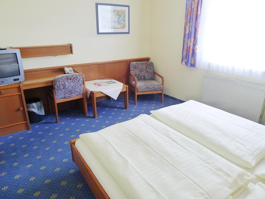 Hotel Restaurant Boeck "Roter Hahn" Sankt Poelten Chambre photo