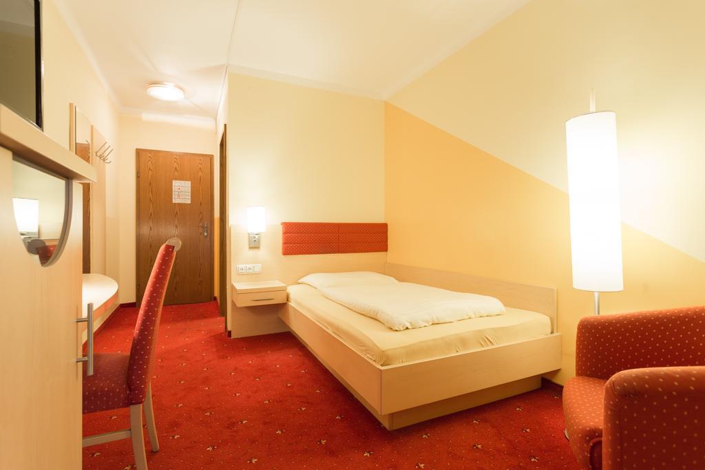 Hotel Restaurant Boeck "Roter Hahn" Sankt Poelten Extérieur photo