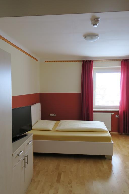 Hotel Restaurant Boeck "Roter Hahn" Sankt Poelten Extérieur photo